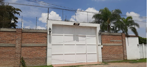 Casa En Venta  En Los Jacales De Estilo Campestre Cercana A 