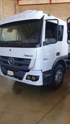 Imagen 10 de 15 de Mercedes Benz 1725 Corto C/plato. Año 2011