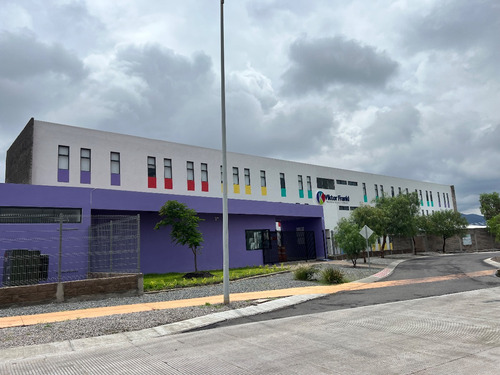 Hermoso Lote Terreno Regular Completamente Plano Propio Para Construir La Casa De Tus Sueños Dentro De Fraccionamiento Privado Real De Juriquilla.