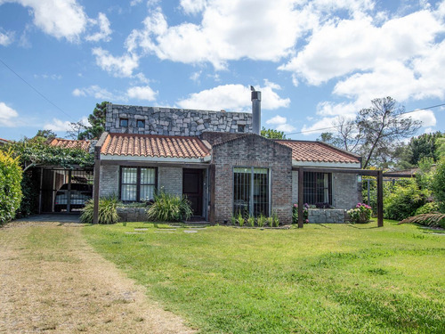 Casa 5 Dormitorios, 3 Baños, Piscina , Parque