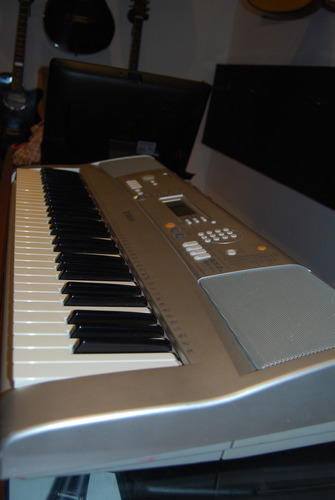Teclado Yamaha Psr-e303 - Usado Cinza (Usado)