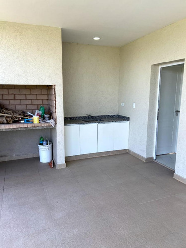 Casa En Venta - 3 Dormitorios 3 Baños - Cochera - Cruz Del Sur, San Vicente