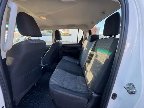 Toyota Hilux 2.7 Cabina Doble Sr Mt