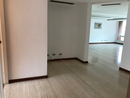 Imagen 4 de 14 de Espectacular Apartamento En Los Chorros Con Piscina #21-1149