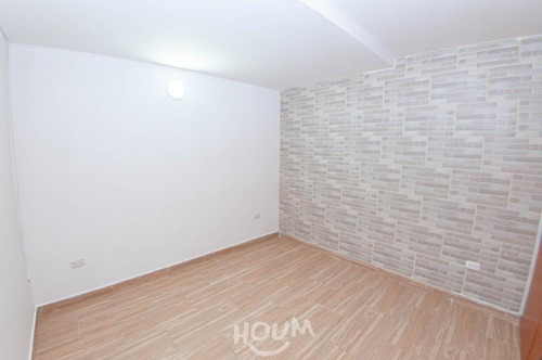 Apartamento En Puente Aranda. 1 Habitaciones, 50.0 M²