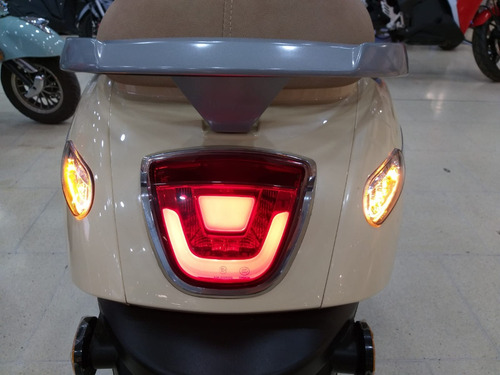 Imagen 9 de 15 de Scooter Eléctric Lucky Lion Italian Litio Moto No Sunra Elpr