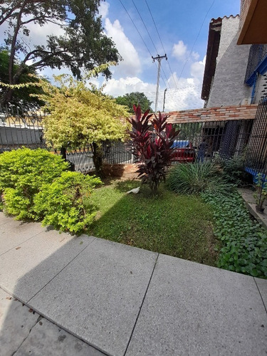 Imagen 2 de 28 de Fernando Guerrero Vende Casa Urb Trigal Sur Calle Abierta, Av Ppal Del Triga