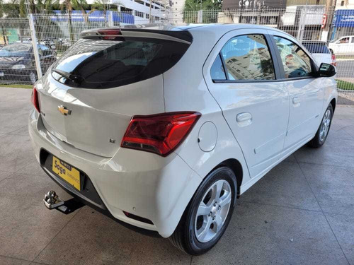 Imagem 3 de 11 de Chevrolet Onix 1.4 Lt Spe/4