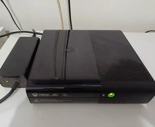 Console Xbox 360 bloqueado/travado 4gb usado com 2 controles e 1 jogo -  Escorrega o Preço