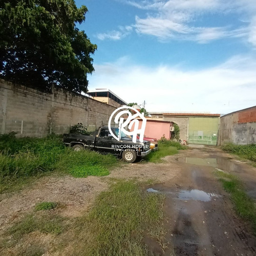 Terreno En Venta En El Barrio Lourdes, Maracay