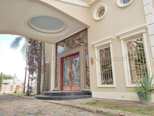 Jip 25-13586: Rentahouse Vende Magestuosa Casa De 920mts2, Rodeada De Hermosos Jardines Y Espectaculares Ambientes De Lujo. En Urb El Castaño. Maracay