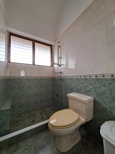 Imagen 22 de 30 de Se Vende Casa 263m2 5h+s/5b/4p Colinas De Santa Monica 8428