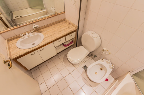 Departamento Tres Ambientes. Torre.cochera . Full Amenities. Seguridad 24 Hs