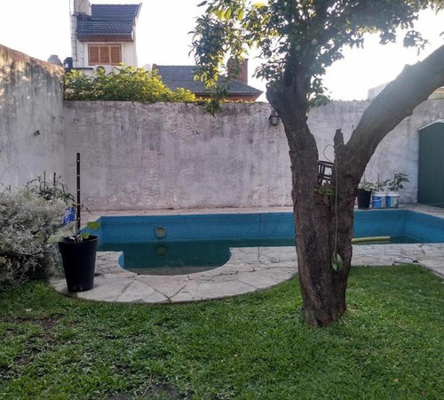 Excelente Chalet 6 Ambientes Con Parque Quincho Y Pileta