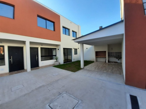 Imagen 2 de 28 de Impecable Condominio De Dúplex