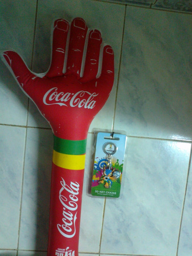 Coleccionable Coca Cola Mano Y Llavero Brasil 2014