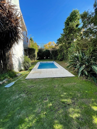 Imagen 3 de 6 de Lote Con Metros Construidos Y Piscina