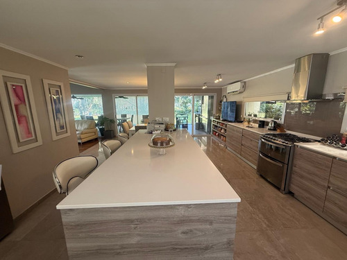 Casa En Venta En Saint Thomas Norte, Canning Con Lote Doble