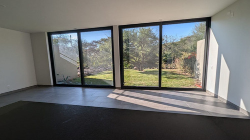 Hermosa Casa En Altozano, 4 Recámaras, 4 Baños Completos, Cto Servicio Con Baño
