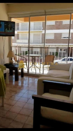 Apartamento En Muy Buena Ubicacion En Peninsula, De 2 Dor, 2 Baños Y Cochera Cuenta Con Linda Vista. Consulte!!!!!! - Ref: 2064