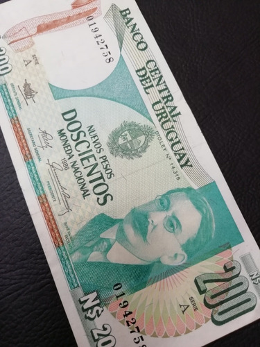 Billete De 200 Pesos Uruguayos 