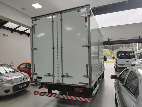 Iveco Daily Com Baú 2025