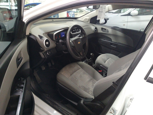Imagen 6 de 9 de Chevrolet Sonic 2017 1.6 Ls Mt