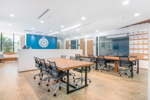 Renta De Oficinas Profesionales Amuebladas Para 10 Personas En Regus Convention Center.