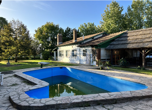 Venta Chalet Sobre 2 Terrenos Con 2 Quinchos Y Pileta. Gral Las Heras (bs. As.)