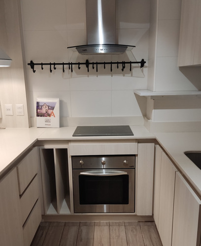 Amplio Depto. Cómo Nuevo En Condominio, 80 Mt2. 2d 2b 1e