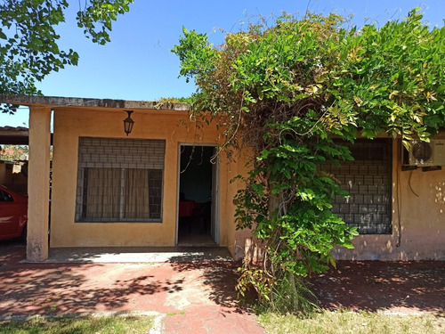 Casa 3 Dormitorios, 1 Baño, A 2 De Rbla, Barra Carrasco