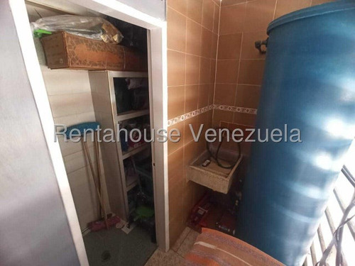 Erika Armeya Vende, Apartamento Ubicado En El Centro De Cabudare. Flex: 25-13615
