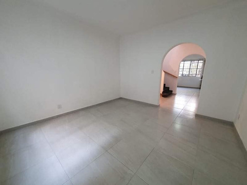 Remate De Grande Casa En Olivar De Los Padre, Cdmx, Du.