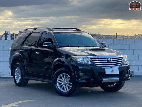 Toyota Hilux SW4 3.0 SRV 4X4 7 LUGARES 16V TURBO INTERCOOLER DIESEL 4P AUTOMÁTICO