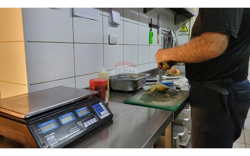 Derecho De Llaves: Cocina Industrial Operativa
