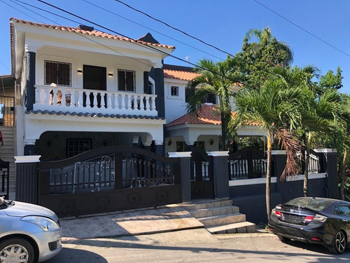 Vendo Casa En El Residencial Los Hidalgos, Km14 Autopista Duarte, Santo Domingo Oeste, República Dominicana