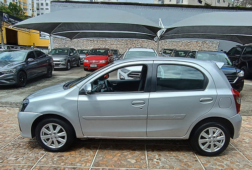 Toyota Etios 1.5 X PLUS 16V FLEX 4P AUTOMÁTICO