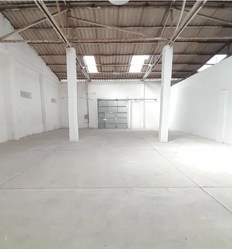 Bodega Muy Amplia En El Barrio Bosque Cod. 53455
