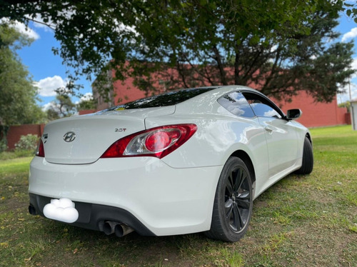 Hyunda Genesis 2.0t 2011