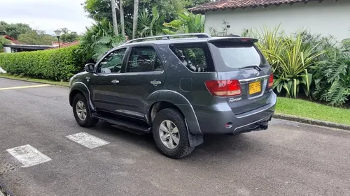 Toyota Fortuner 3.0 Sr5