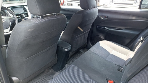 Imagen 8 de 10 de Toyota Yaris G Automático Caja Dual
