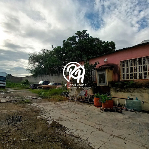 Terreno En Venta En El Barrio Lourdes, Maracay