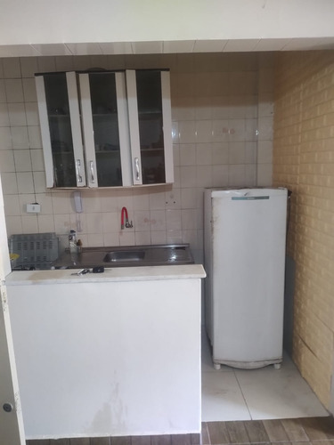 Kitnet,quarto Sala,cozinha, Banheiro,1 Vaga Para Carro