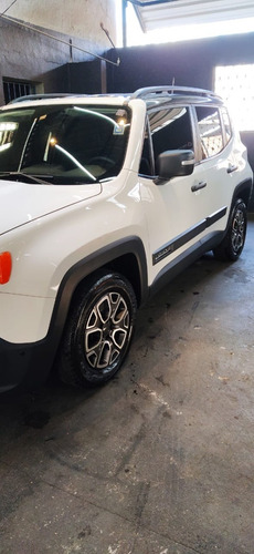 Imagem 1 de 9 de Jeep Renegade