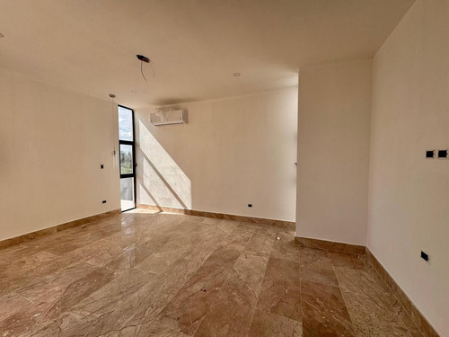 Casa En Venta De 4 Recamaras En Privada Ubicada En Xcanatun