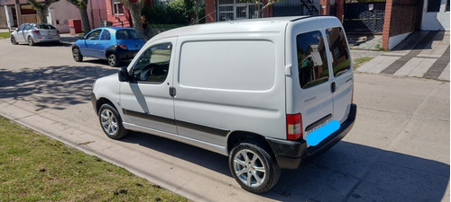 Imagen 12 de 16 de Peugeot Partner 2020 1.6 Hdi Furgon Confort 92