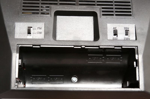 Imagem 4 de 5 de Radio Portátil Motobras Am Fm 4 Pilhas E Bivolt Fone Ouvido