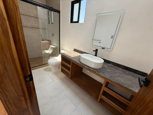 Estrena Casa Con Recámara En Planta Baja, Amplios Espacion 3 Recámaras Cada Una Con Baño. Casa Club Con Alberca.