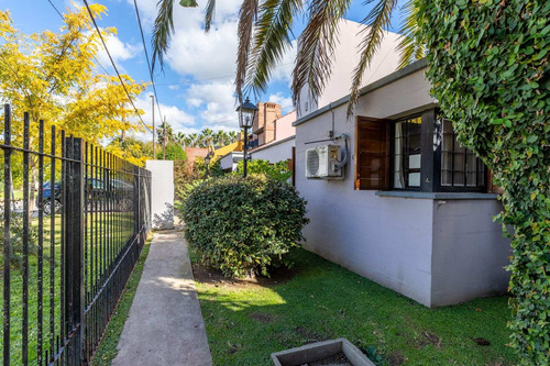 Casa De 3 Dormitorios Venta City Bell Entre Camino