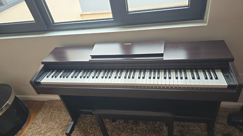 Piano Digital Yamaha Arius 164 - Clavinova (Usado)